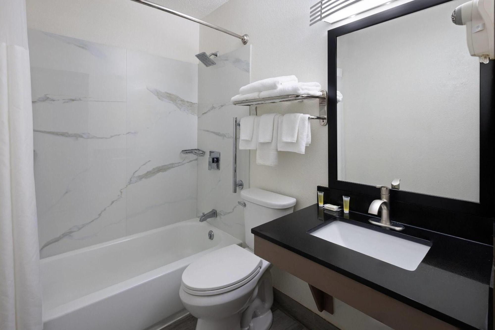 ซูเปอร์ 8 บาย วินด์แฮม ริชมอนด์ มิดโลเทียน เทิร์นไพก์ Hotel มิดโลเธียน ภายนอก รูปภาพ